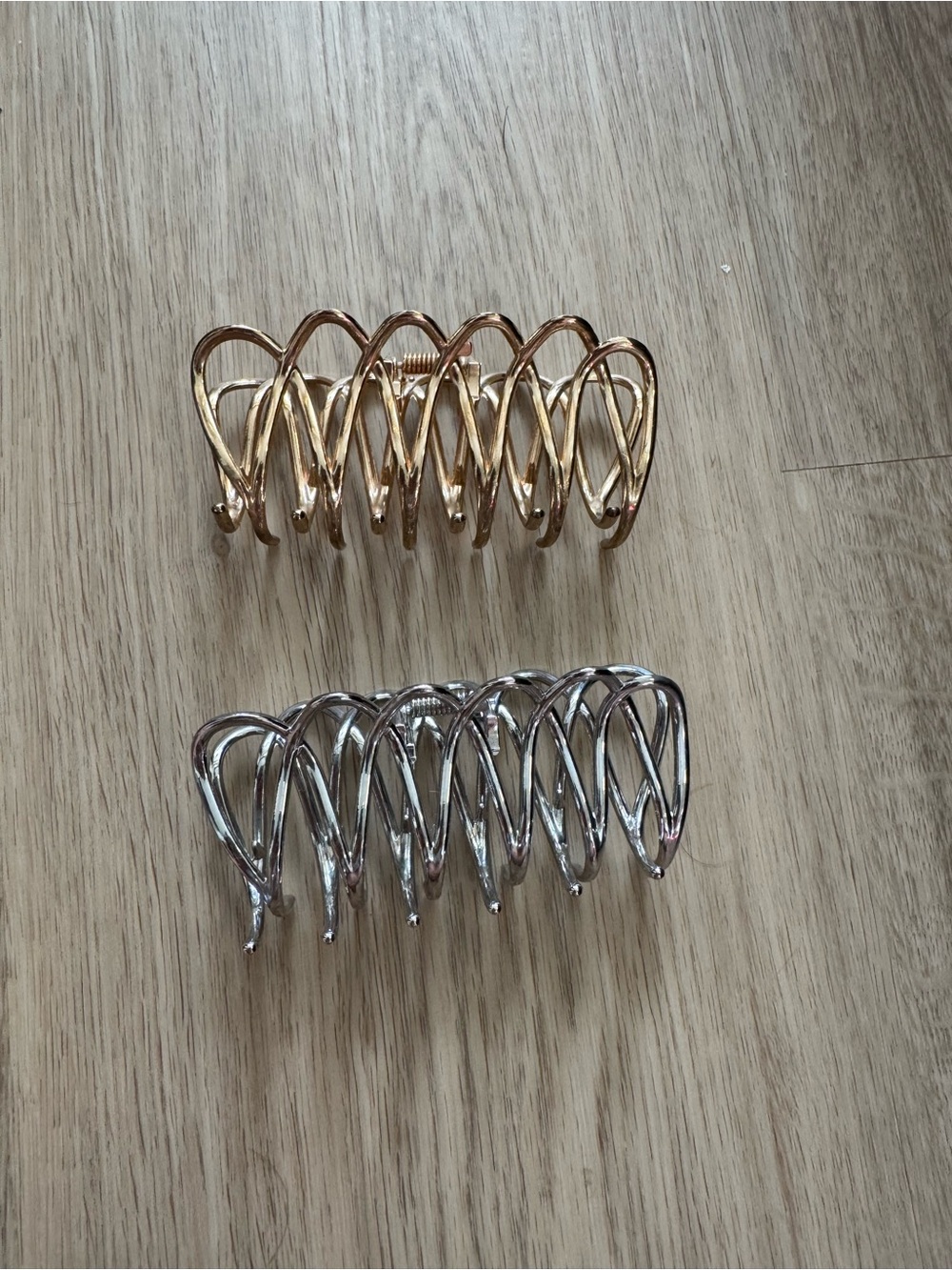 Set of 2 Metallic Heart Hair Claw Clips – Gold & Silver
